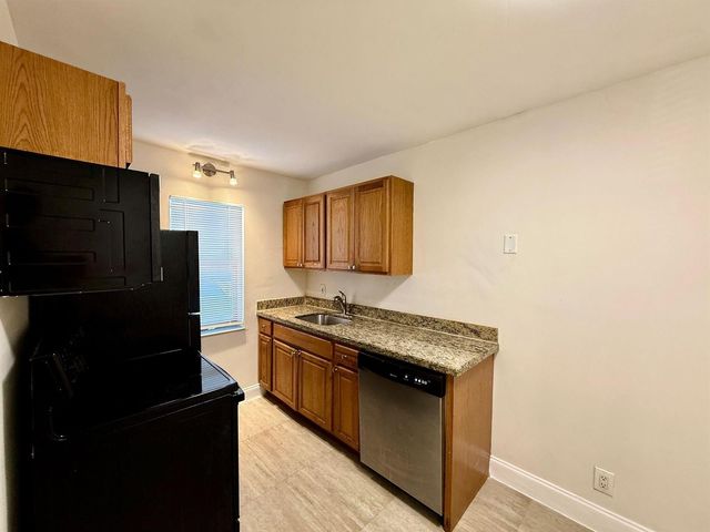 607 NE 29th Drive 22, Wilton Manors, FL 33334