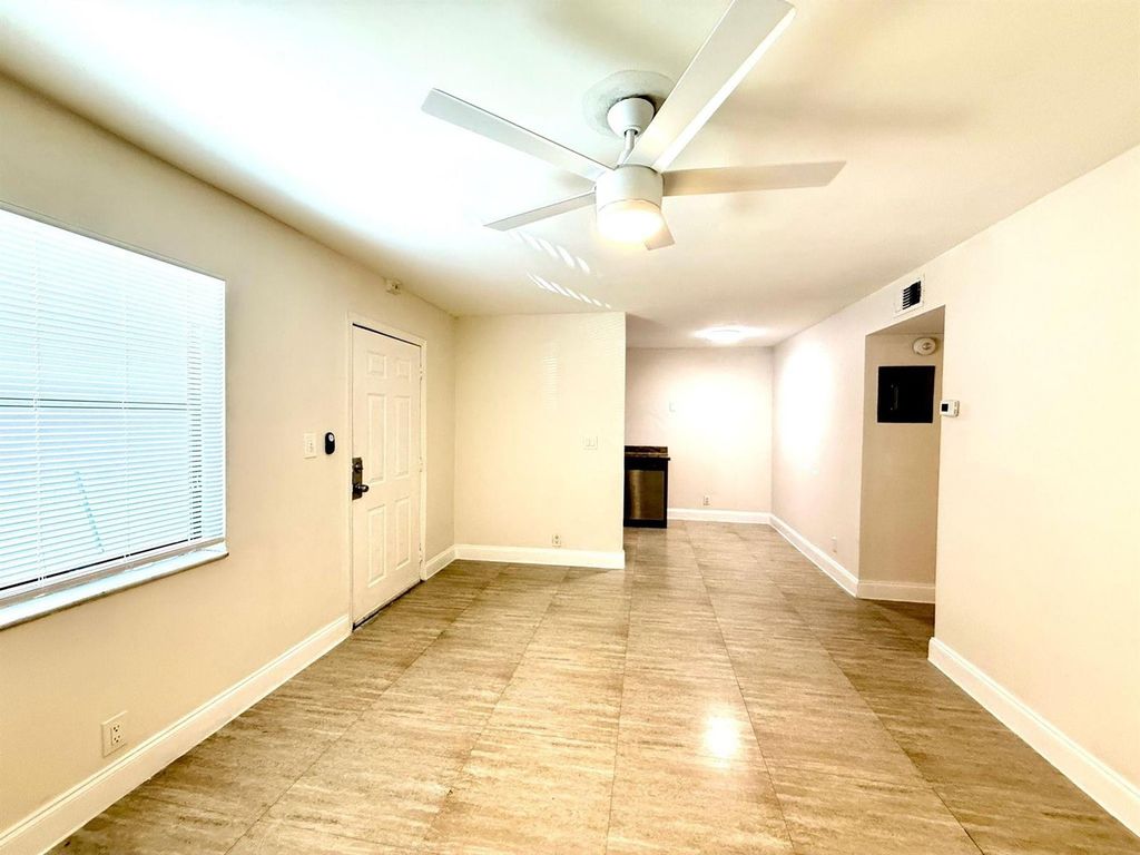 607 NE 29th Drive 22, Wilton Manors, FL 33334