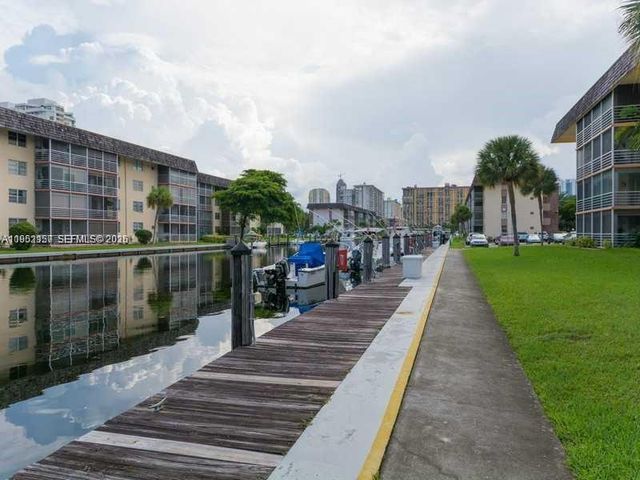 3551 NE 169th St 411, North Miami Beach, FL 33160