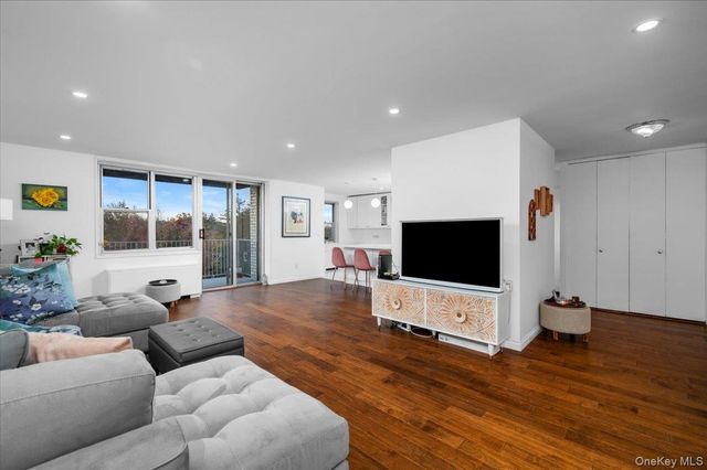 499 N Broadway 8F, White Plains, NY 10603