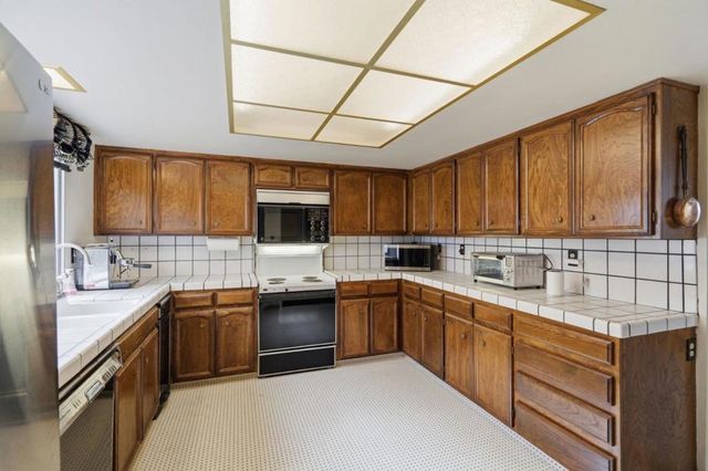 25 Rinconada Circle, Belmont, CA 94002
