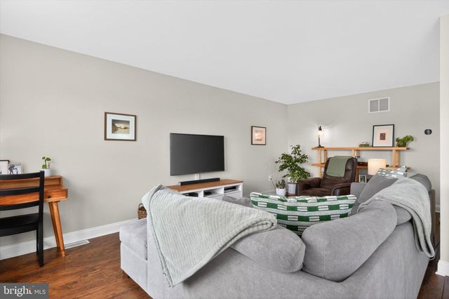 220 BUCKLEY DR, Harrisburg, PA 17112