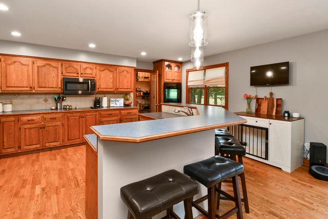 680 E Trakel Place, Springfield, MO 65810