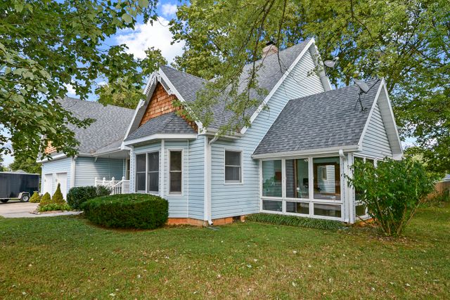 680 E Trakel Place, Springfield, MO 65810