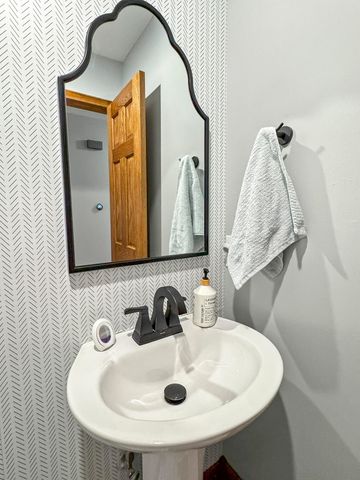 680 E Trakel Place, Springfield, MO 65810