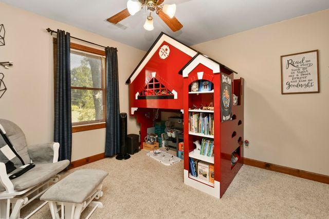 680 E Trakel Place, Springfield, MO 65810