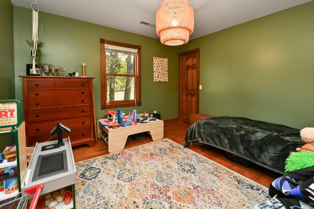 680 E Trakel Place, Springfield, MO 65810