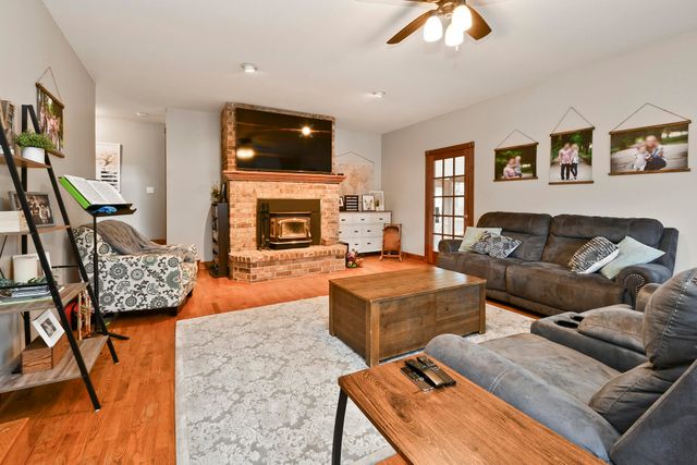 680 E Trakel Place, Springfield, MO 65810