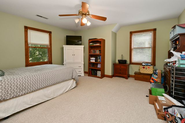 680 E Trakel Place, Springfield, MO 65810