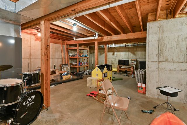 680 E Trakel Place, Springfield, MO 65810