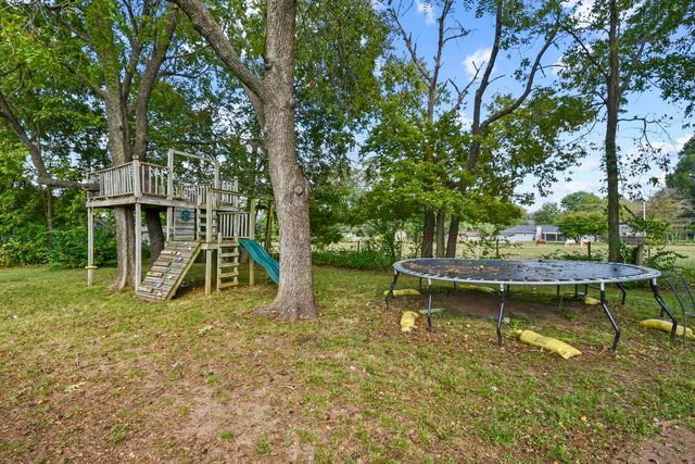 680 E Trakel Place, Springfield, MO 65810