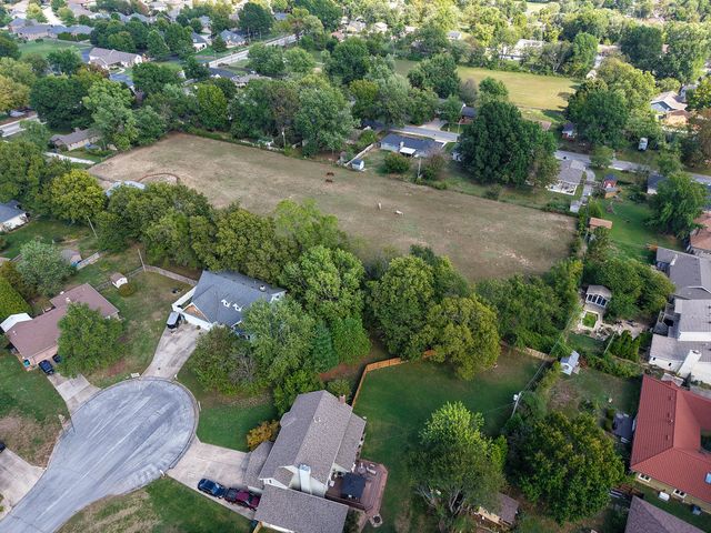 680 E Trakel Place, Springfield, MO 65810