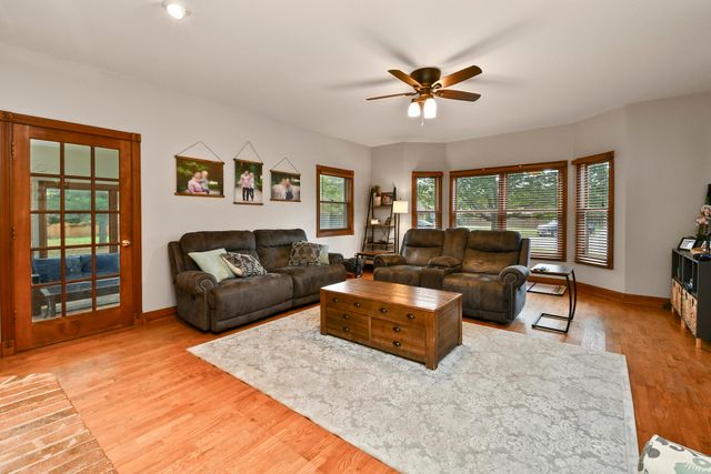 680 E Trakel Place, Springfield, MO 65810