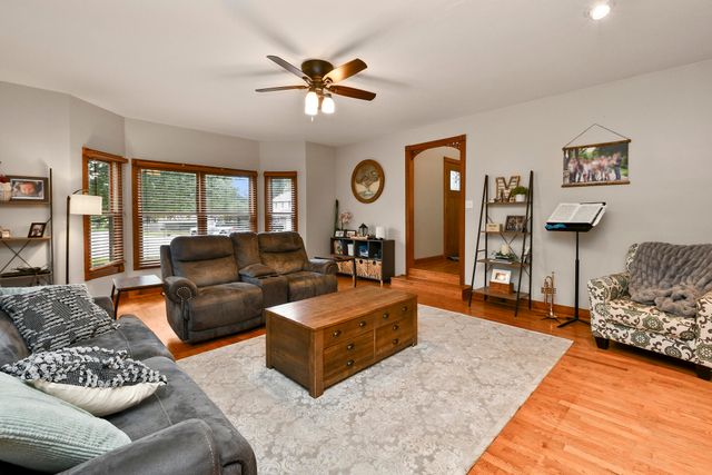 680 E Trakel Place, Springfield, MO 65810