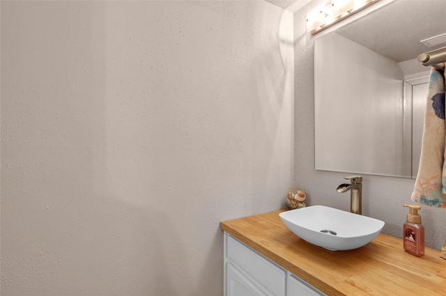 18214 Heritage Lane 8214, Nassau Bay, TX 77058