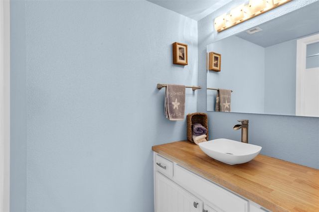 18214 Heritage Lane 8214, Nassau Bay, TX 77058