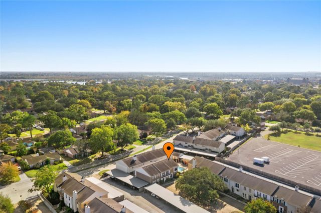 18214 Heritage Lane 8214, Nassau Bay, TX 77058