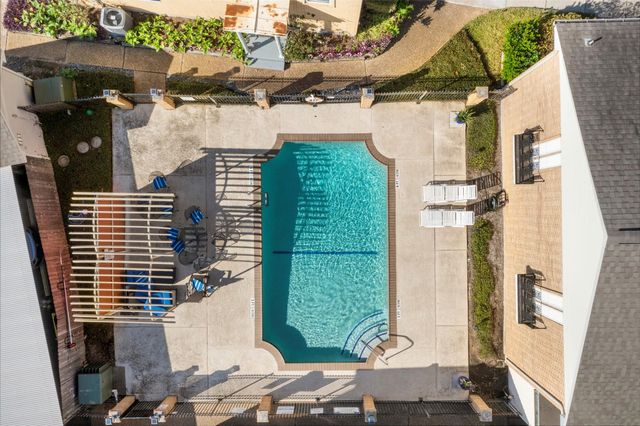 18214 Heritage Lane 8214, Nassau Bay, TX 77058