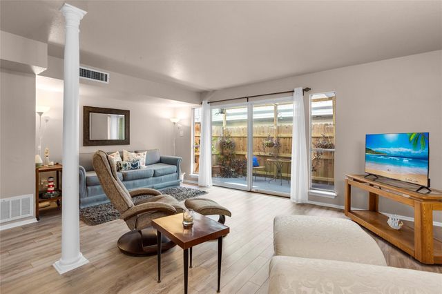 18214 Heritage Lane 8214, Nassau Bay, TX 77058