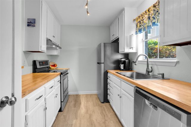 18214 Heritage Lane 8214, Nassau Bay, TX 77058