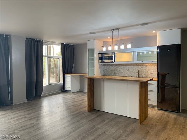 3111 Bel Air Drive 211, Las Vegas, NV 89109