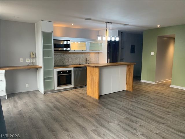 3111 Bel Air Drive 211, Las Vegas, NV 89109