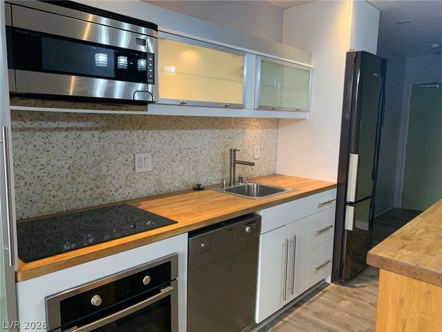 3111 Bel Air Drive 211, Las Vegas, NV 89109