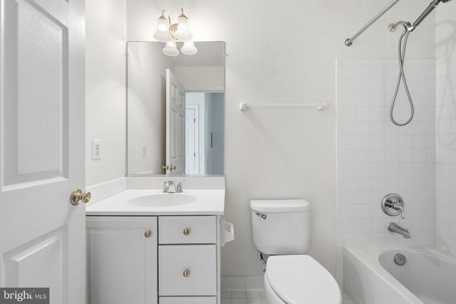 8026 KIDWELL HILL CT, Vienna, VA 22182