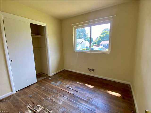 328 Barcelona LN, Virginia Beach, VA 23452