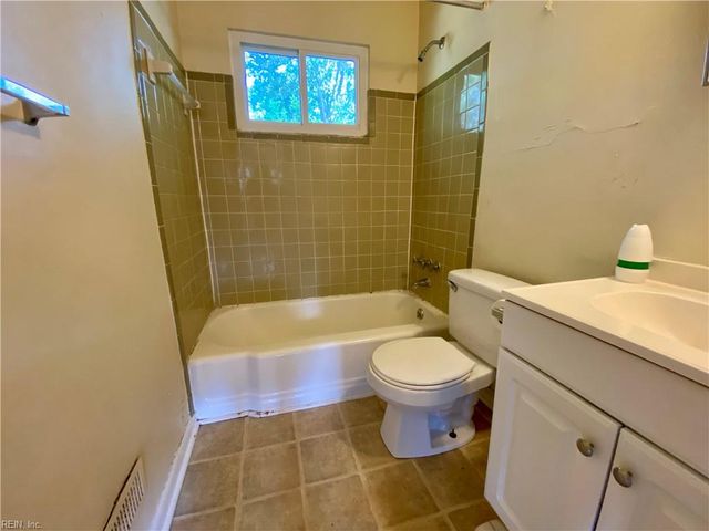 328 Barcelona LN, Virginia Beach, VA 23452