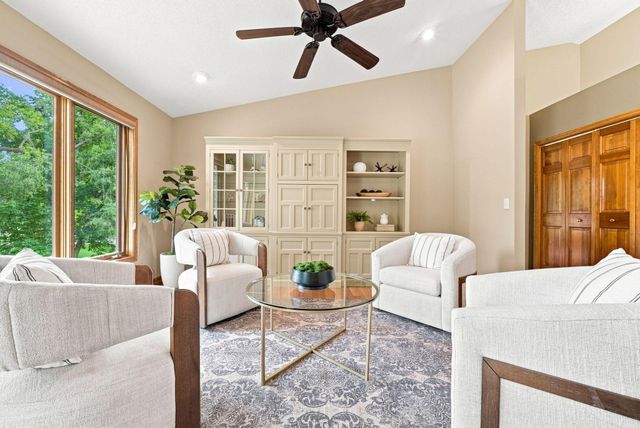4166 Thornhill Lane, Vadnais Heights, MN 55127