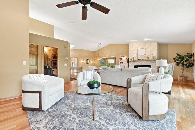 4166 Thornhill Lane, Vadnais Heights, MN 55127
