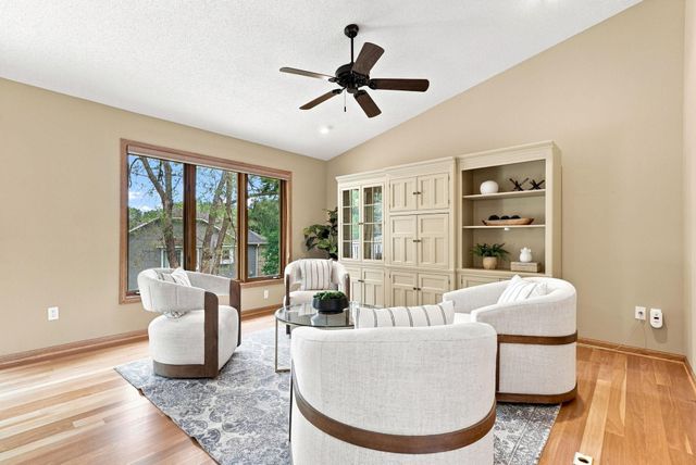 4166 Thornhill Lane, Vadnais Heights, MN 55127