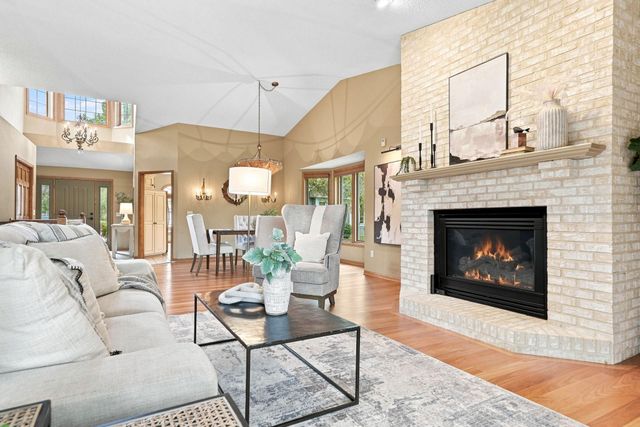 4166 Thornhill Lane, Vadnais Heights, MN 55127