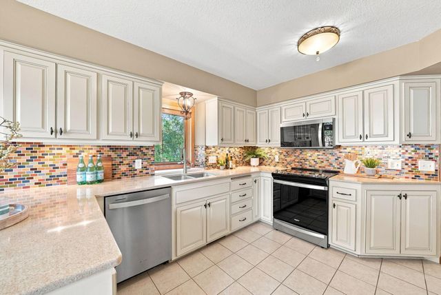 4166 Thornhill Lane, Vadnais Heights, MN 55127
