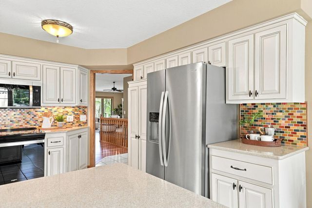 4166 Thornhill Lane, Vadnais Heights, MN 55127