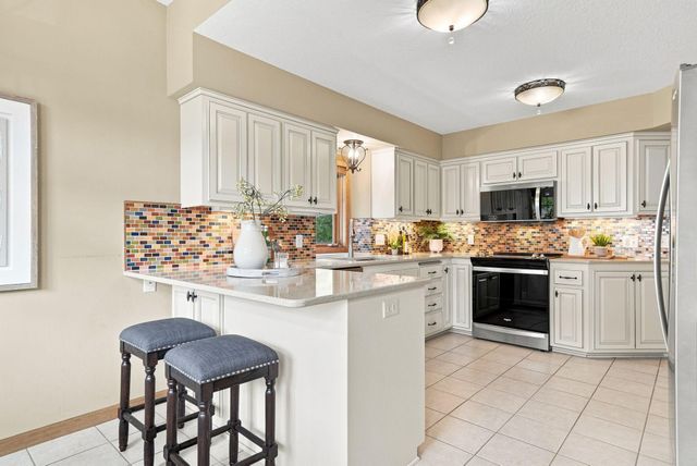 4166 Thornhill Lane, Vadnais Heights, MN 55127