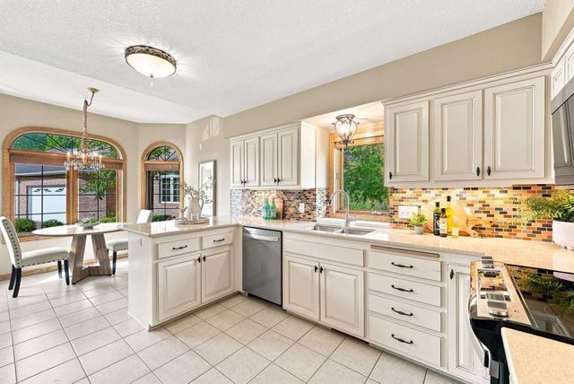 4166 Thornhill Lane, Vadnais Heights, MN 55127