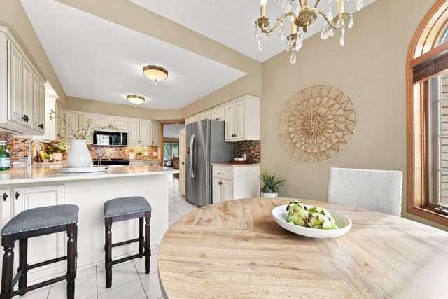 4166 Thornhill Lane, Vadnais Heights, MN 55127