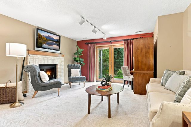 4166 Thornhill Lane, Vadnais Heights, MN 55127