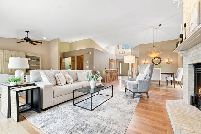 4166 Thornhill Lane, Vadnais Heights, MN 55127