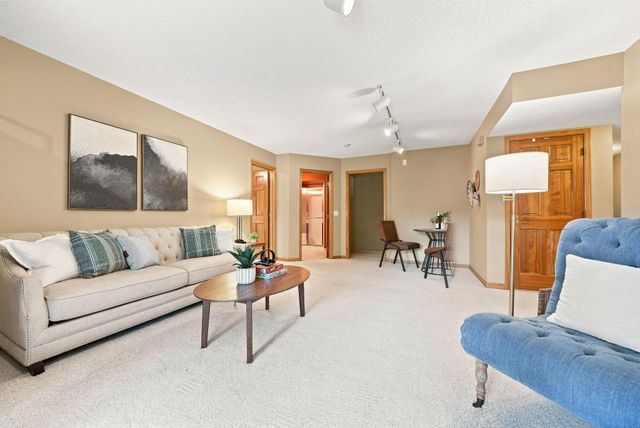 4166 Thornhill Lane, Vadnais Heights, MN 55127