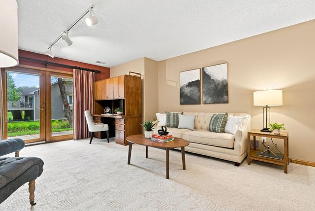 4166 Thornhill Lane, Vadnais Heights, MN 55127