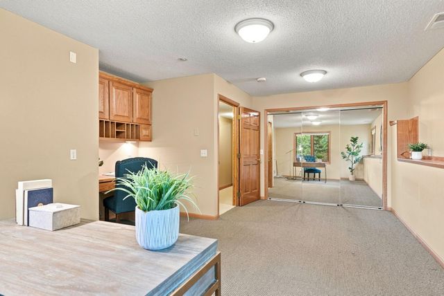 4166 Thornhill Lane, Vadnais Heights, MN 55127