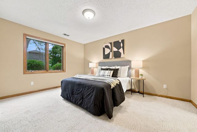 4166 Thornhill Lane, Vadnais Heights, MN 55127