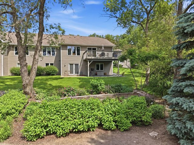 4166 Thornhill Lane, Vadnais Heights, MN 55127