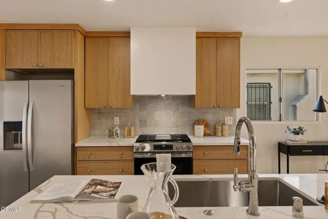 2238 S Cochran Avenue, Los Angeles, CA 90016