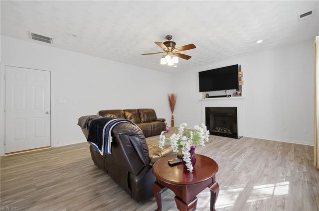 2562 Golden Maple DR, Suffolk, VA 23434