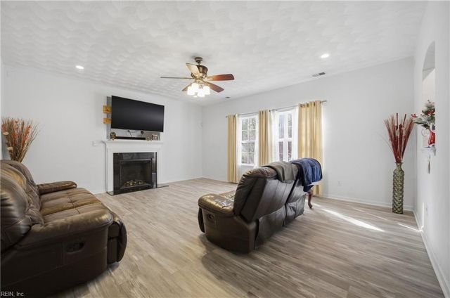 2562 Golden Maple DR, Suffolk, VA 23434