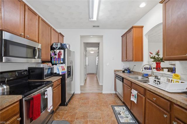 2562 Golden Maple DR, Suffolk, VA 23434